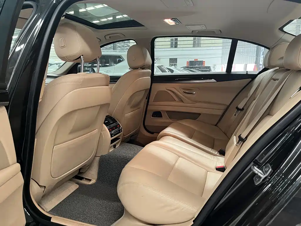 BMW 5 Series 2015 — фото 12