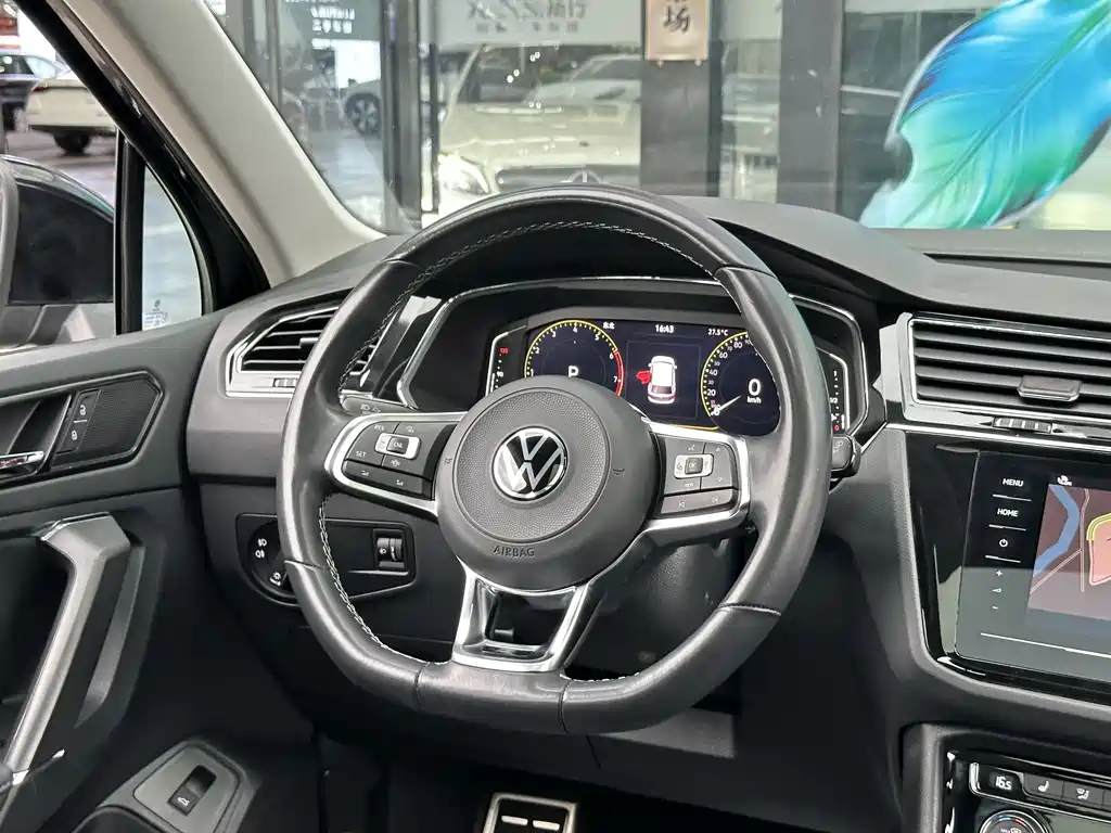 Volkswagen Tiguan L 2021 — фото 10