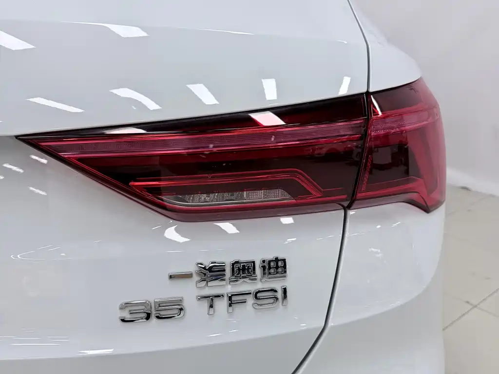 Audi Q3 2022 — фото 9
