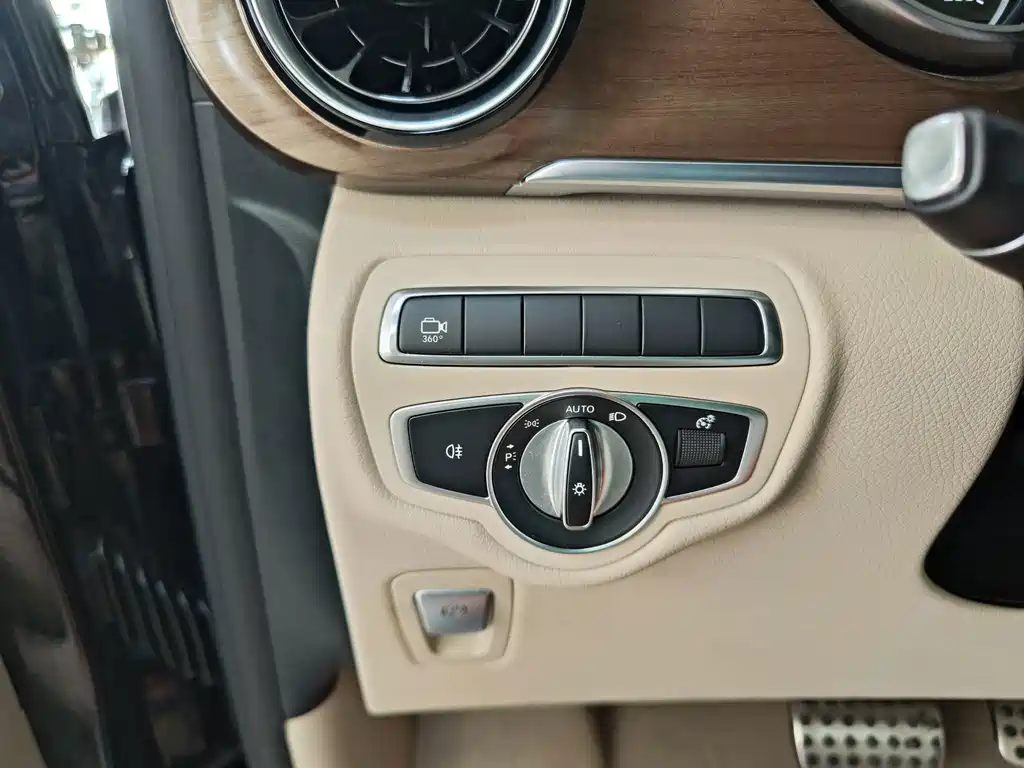 Mercedes-Benz V-Class 2023 — фото 20