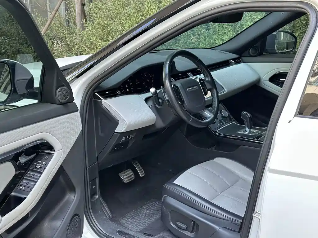Land Rover Evoque 2020 — фото 10