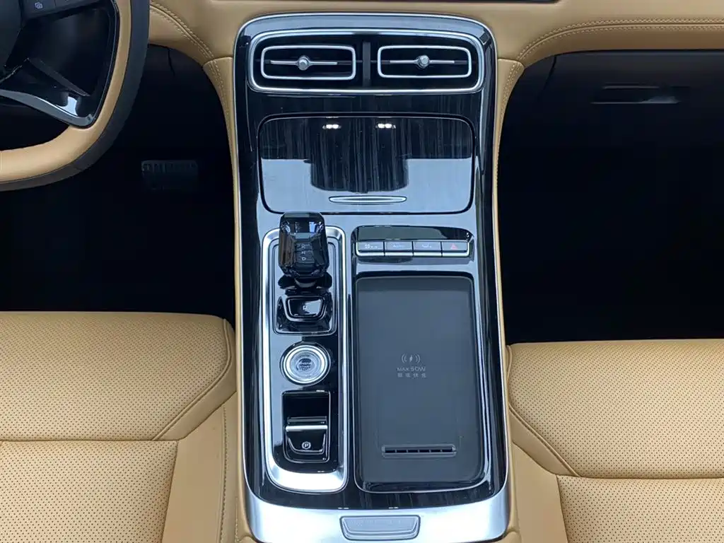 Geely Boyue L — фото 20
