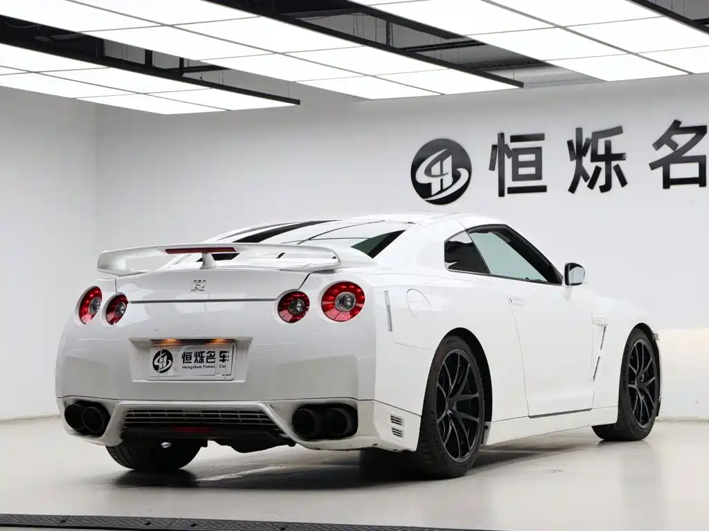 Nissan GT-R 2012 — фото 19