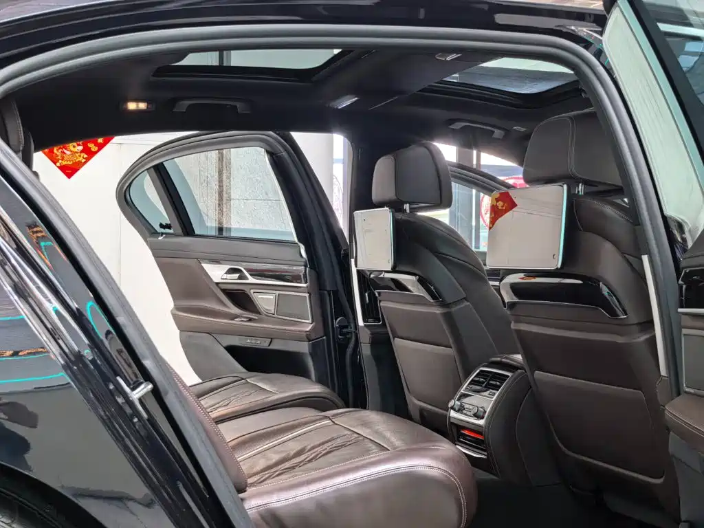 BMW 7 Series 2018 — фото 10