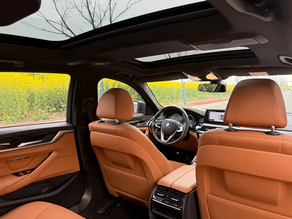 BMW 5 Series 2018 — фото 12