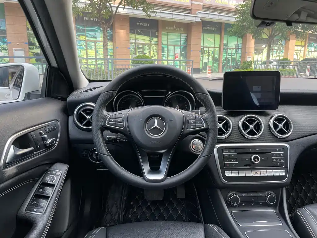 Mercedes-Benz GLA 2018 — фото 14