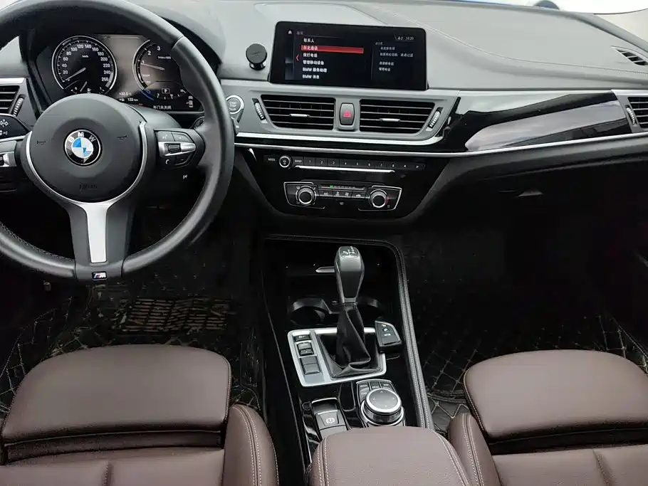 BMW 1 Series 2019 — фото 13