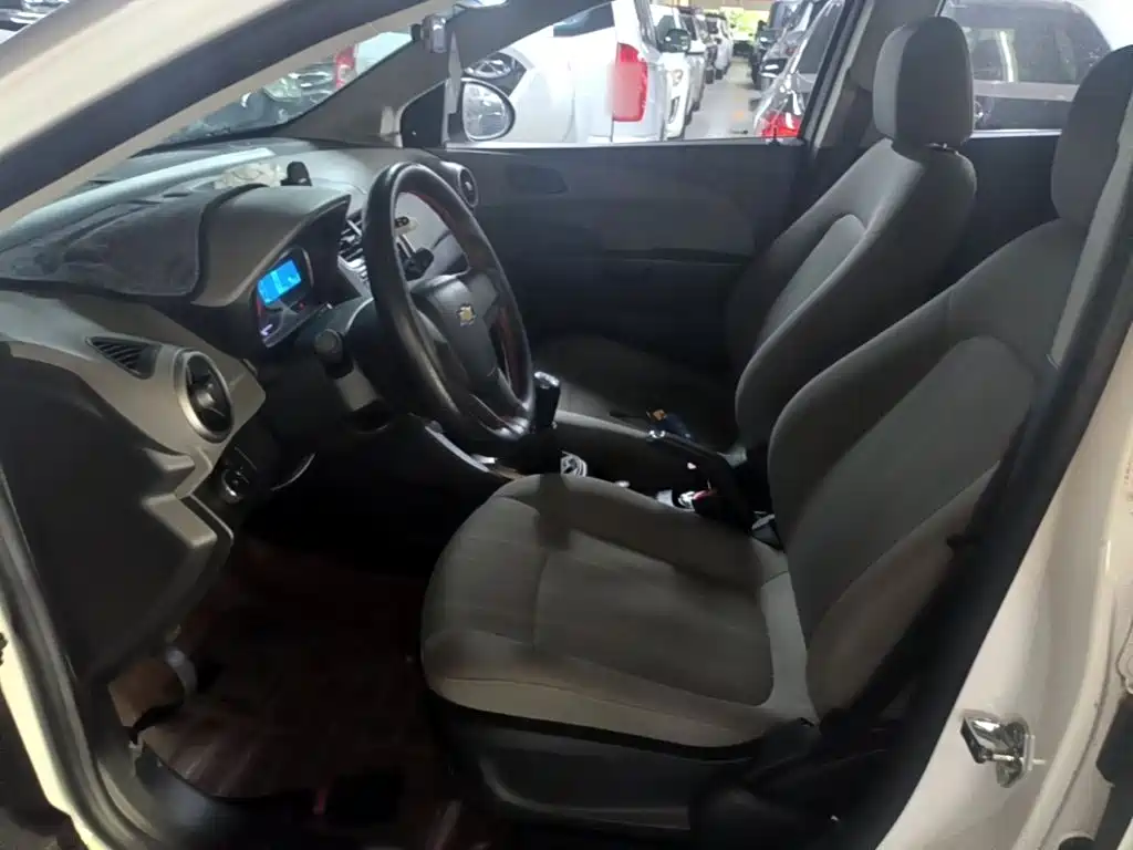 Chevrolet Aveo 2015 — фото 15