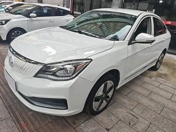 Dongfeng E70 2022