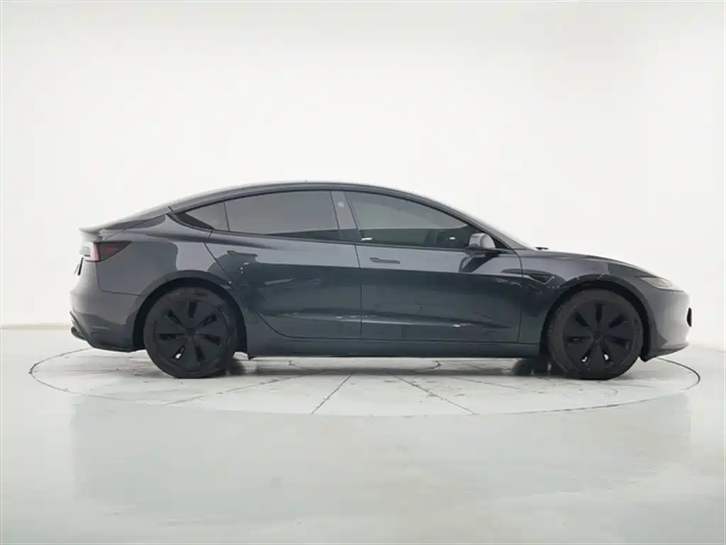 Tesla Model 3 2025 — фото 8