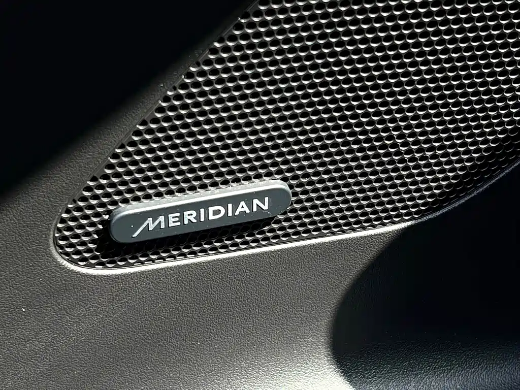 Jaguar F-PACE 2021 — фото 15
