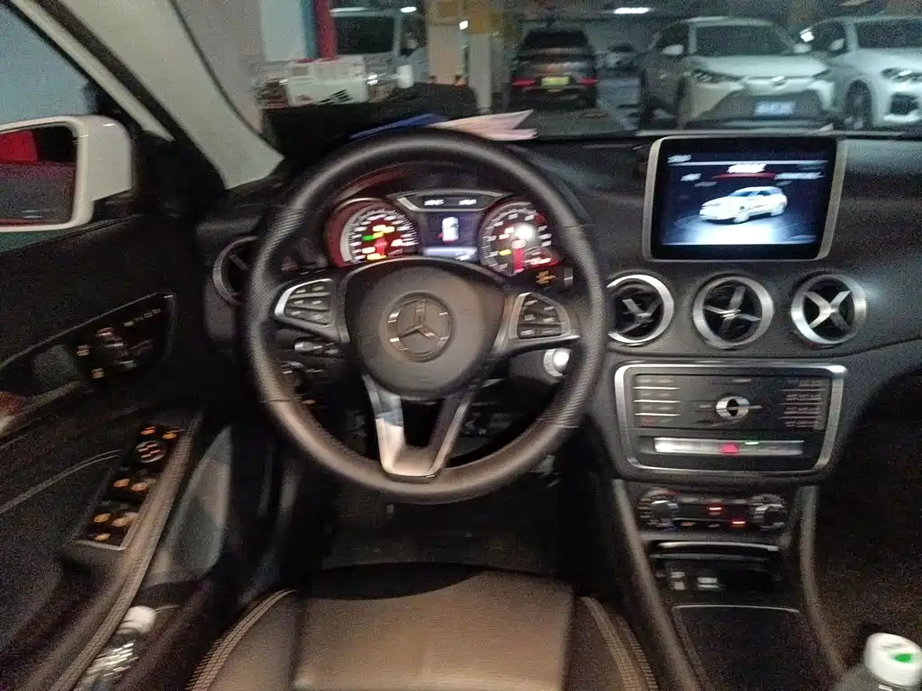Mercedes-Benz GLA 2018 — фото 11