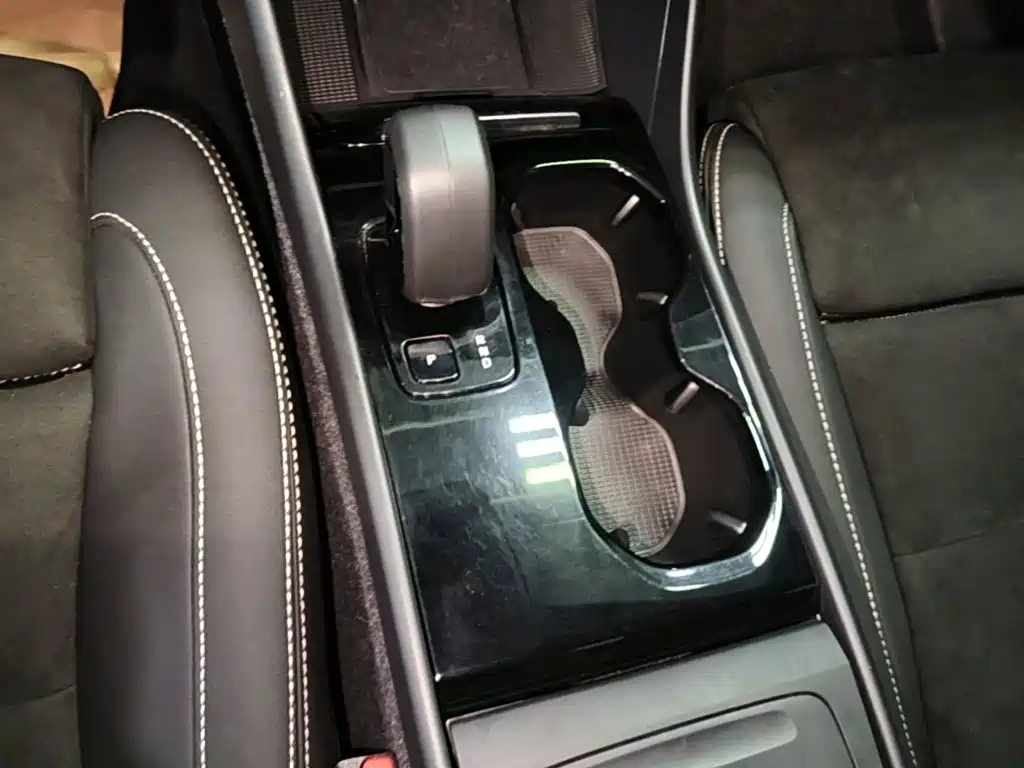 Volvo XC40 New Energy 2023 — фото 14