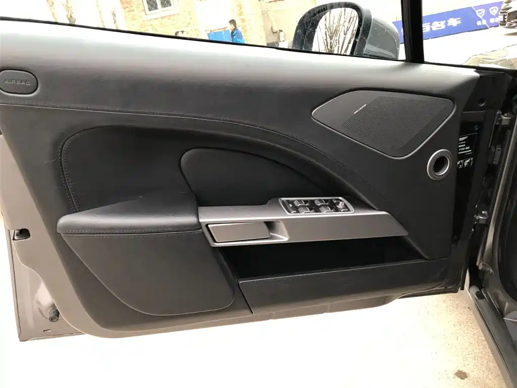 Aston Martin Rapide 2018 — фото 13