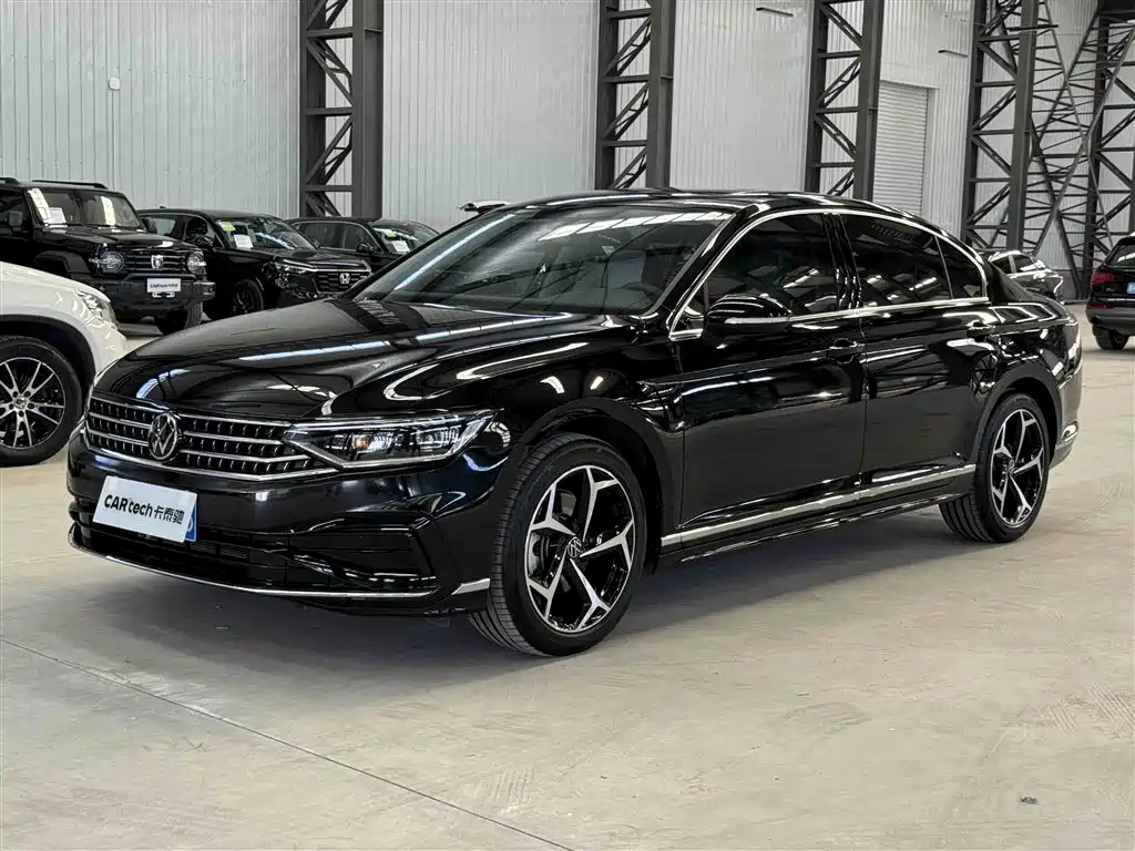 Volkswagen Magotan 2025
