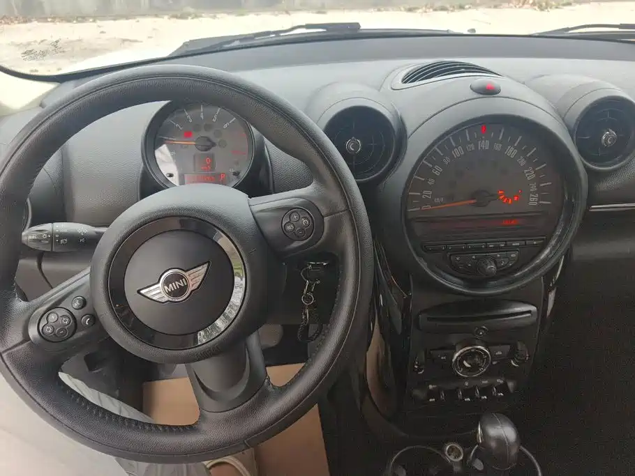 MINI Countryman 2015 — фото 12