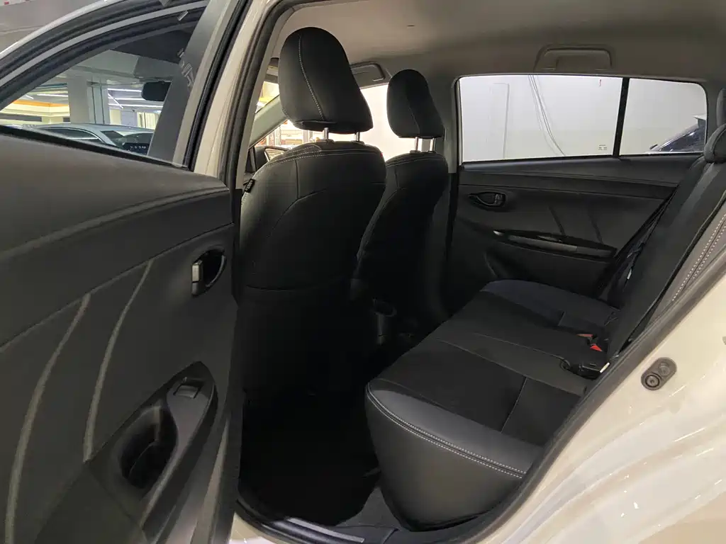 Toyota Yaris L 2023 — фото 8