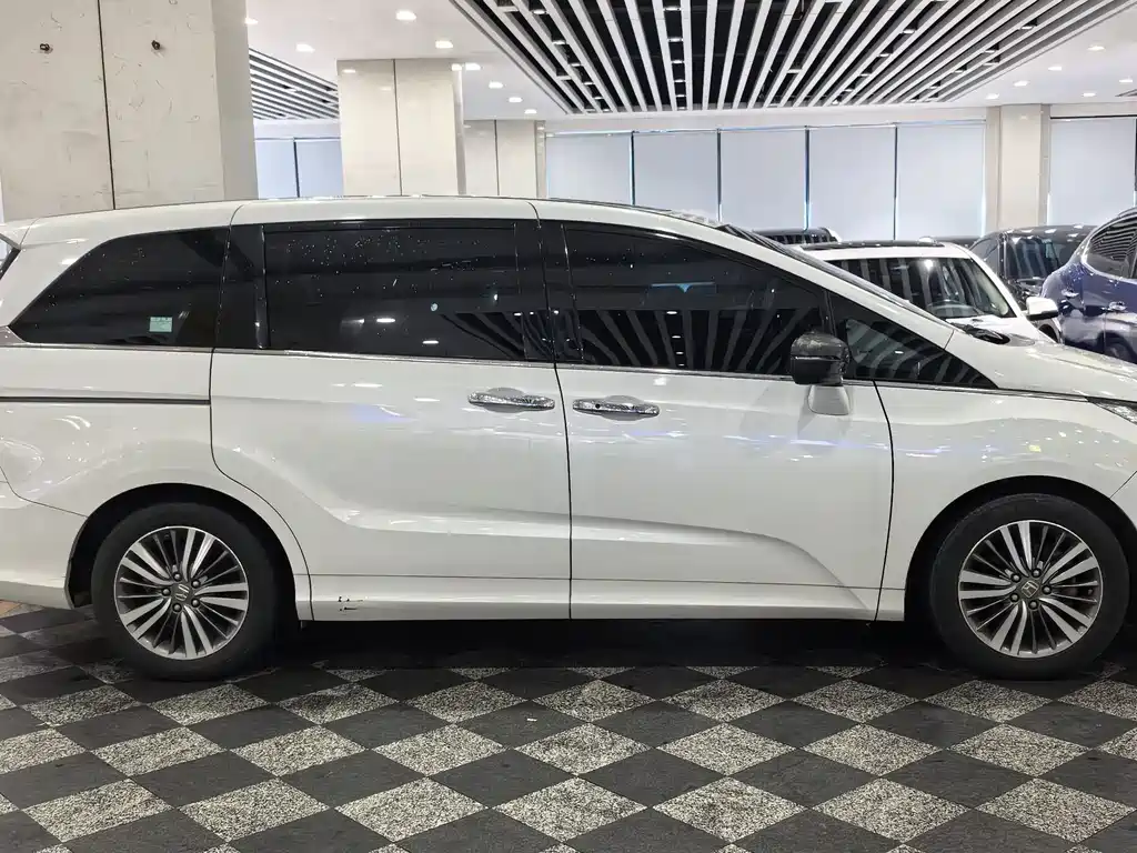 Honda Odyssey 2018 — фото 5