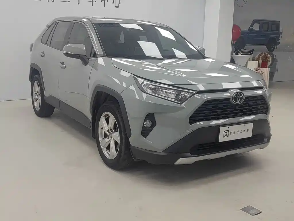 Toyota RAV4 2020 — фото 2