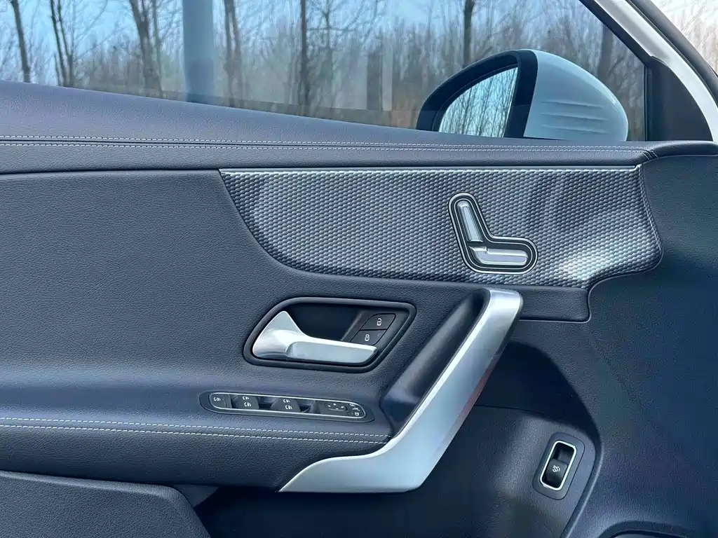 Mercedes-Benz A-Class 2022 — фото 6