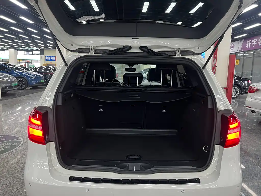 Mercedes-Benz B-Class 2018 — фото 16