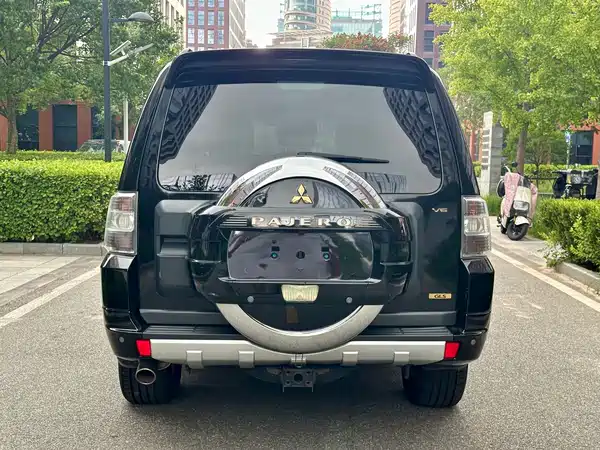 Mitsubishi Pajero 2013