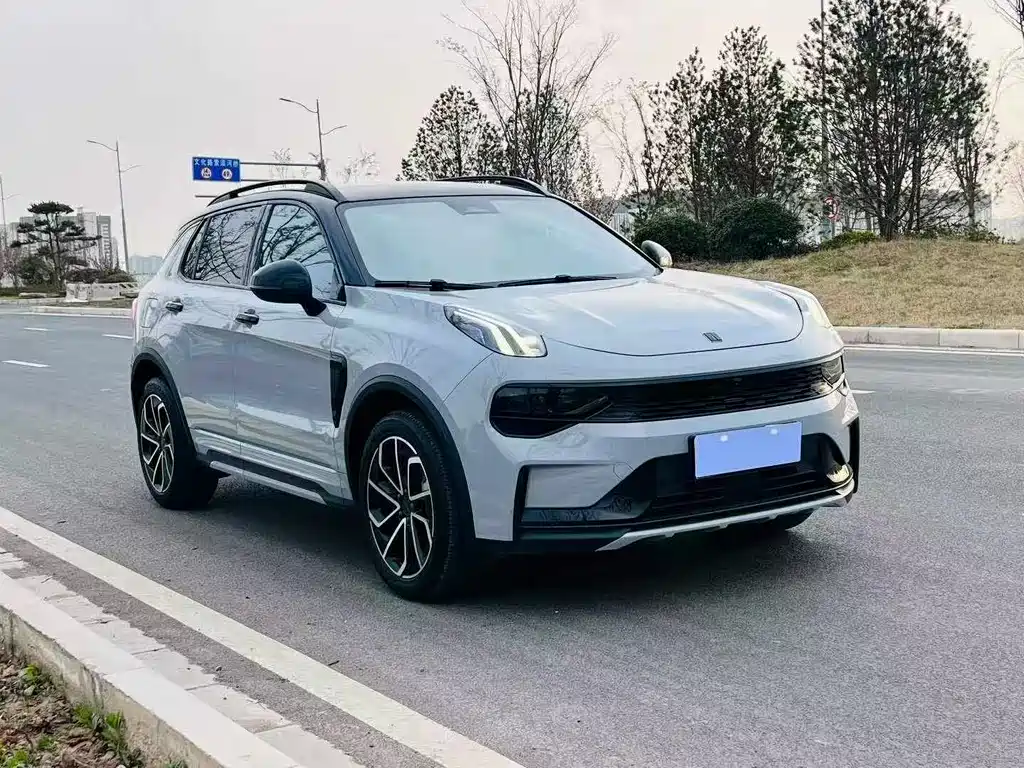 Lynk & Co 01 EM-P 2023 — фото 3