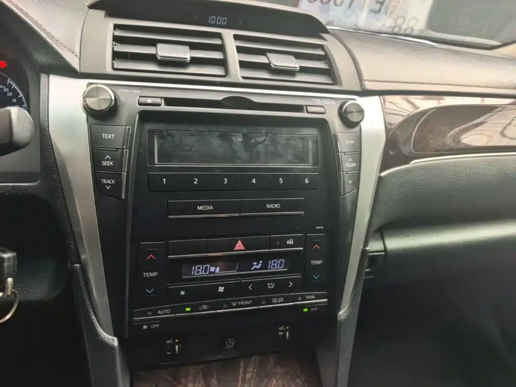 Toyota Camry 2017 — фото 13