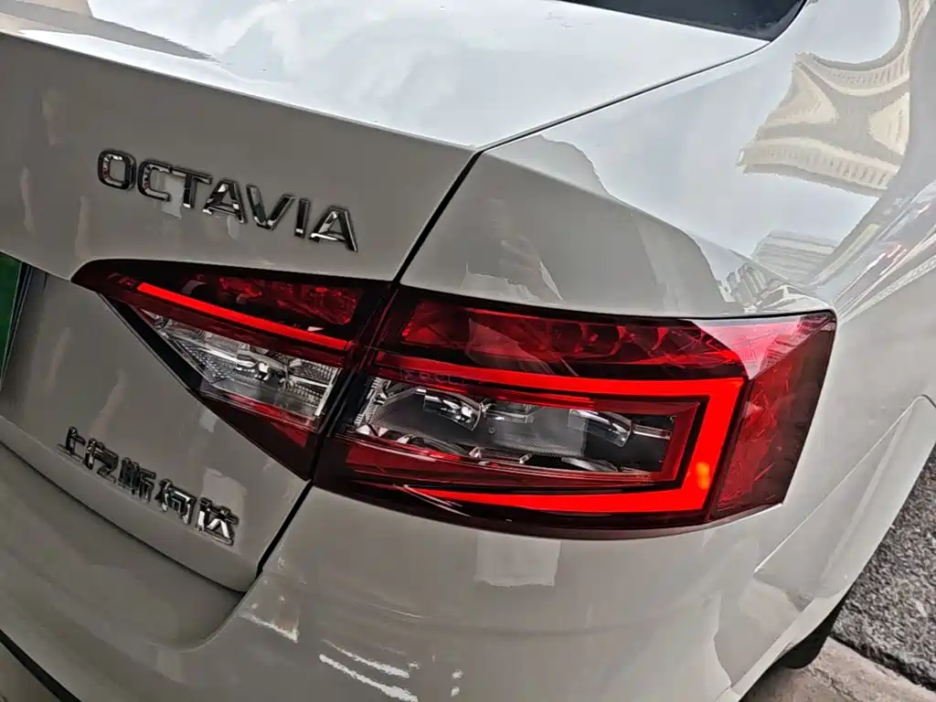 Skoda Octavia 2018 — фото 8