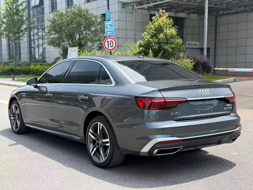 Audi A4L 2021 — фото 12
