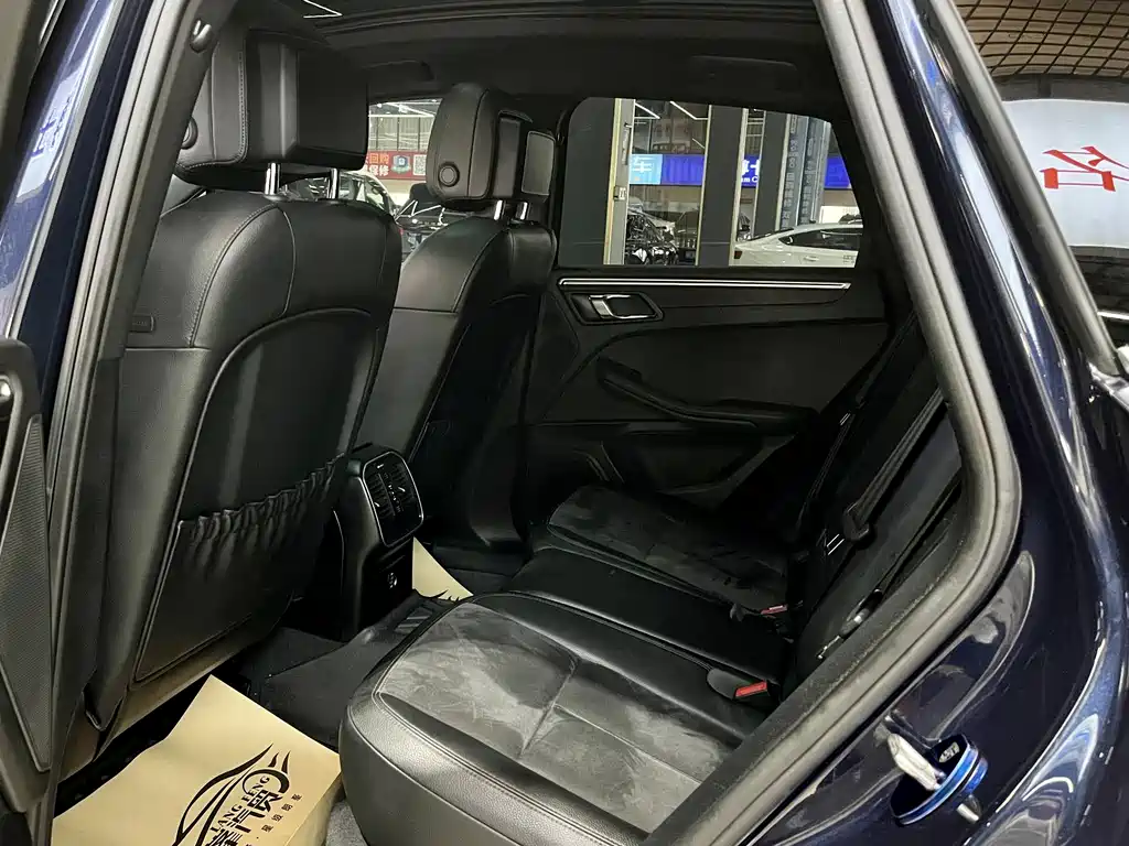 Porsche Macan 2018 — фото 14