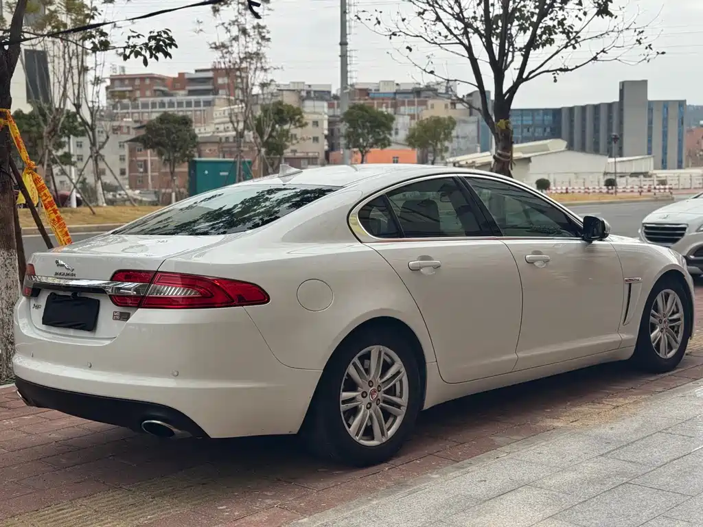 Jaguar XF 2014 — фото 9