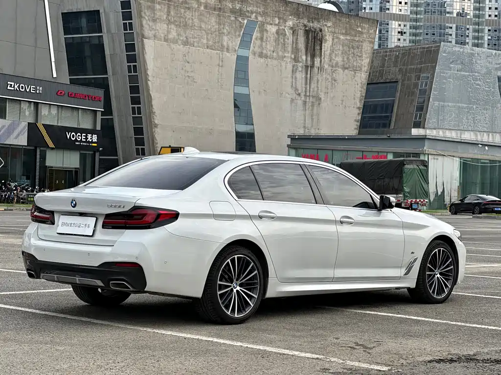 BMW 5 Series 2022 — фото 16