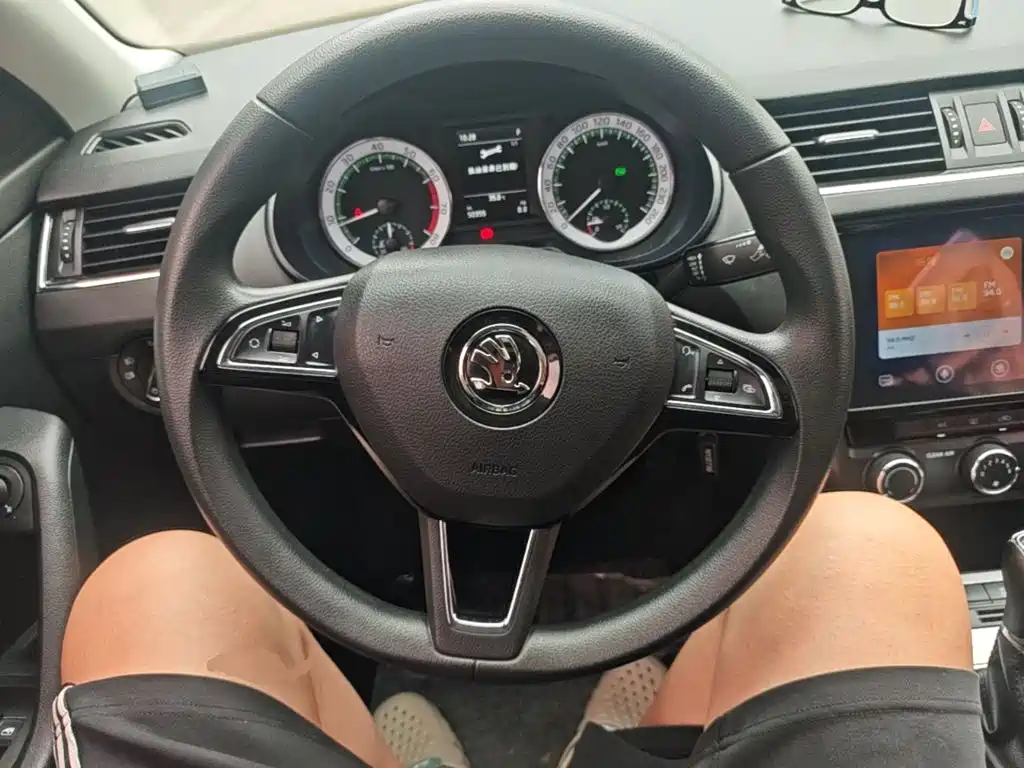 Skoda Octavia 2019 — фото 11