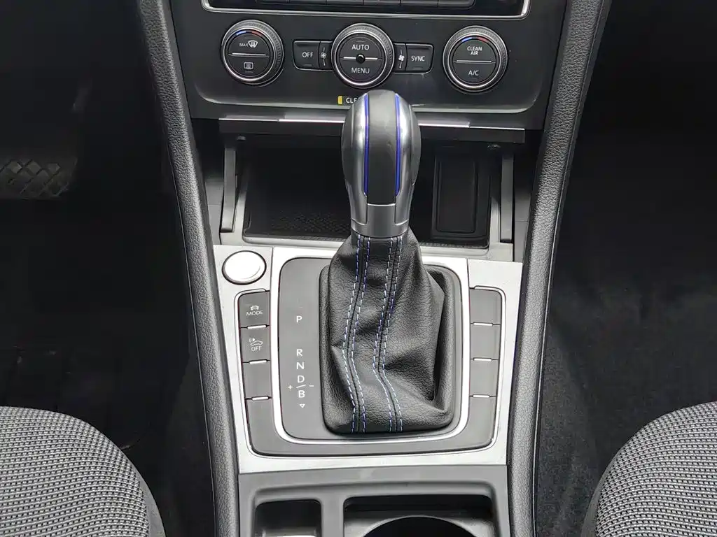 Volkswagen Golf Pure Electric 2020 — фото 13