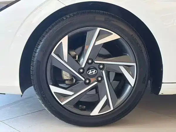 Hyundai Elantra 2023