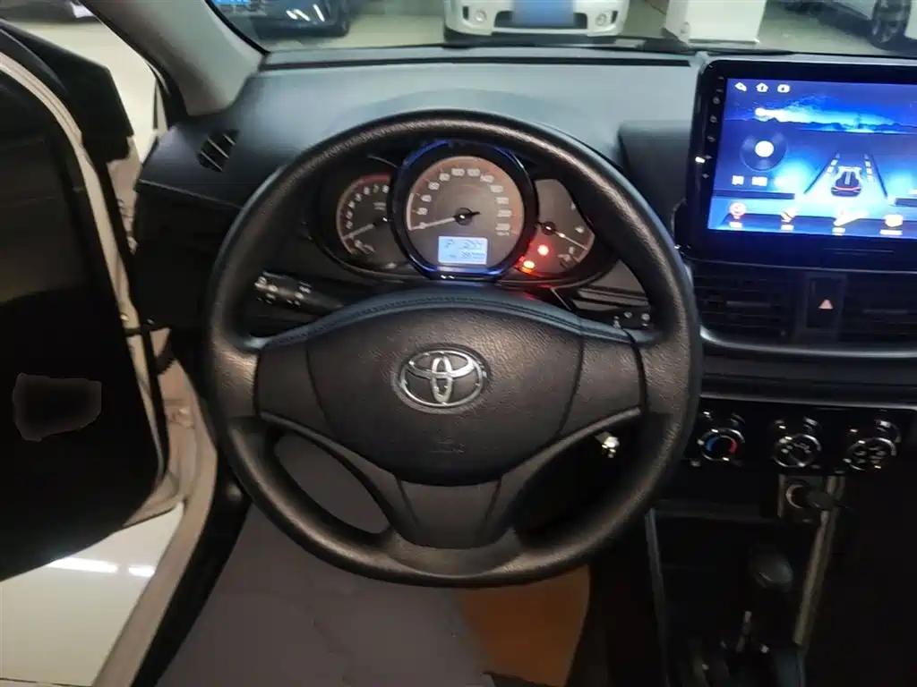 Toyota Yaris L 2020 — фото 11