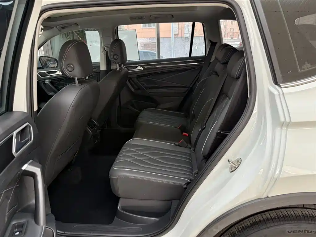 Volkswagen Tiguan L 2023 — фото 18