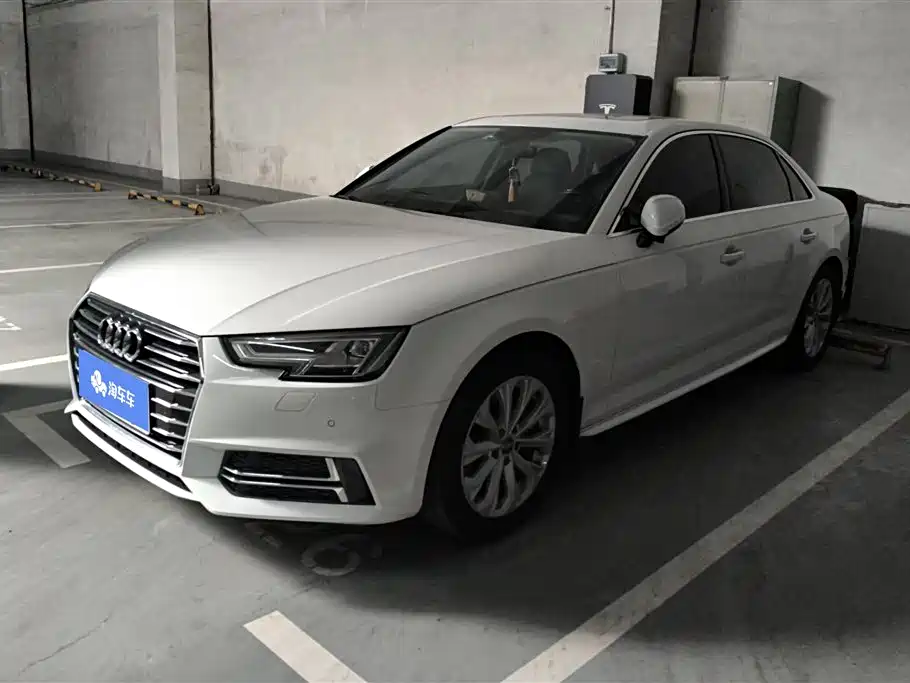 Audi A4L 2019 — фото 1