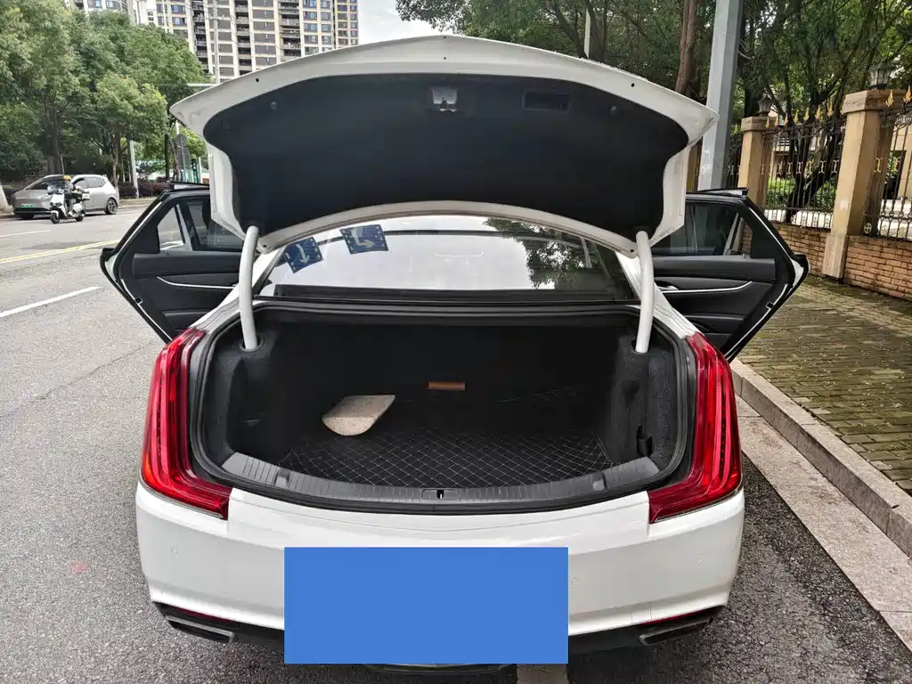 Cadillac XTS 2018 — фото 19