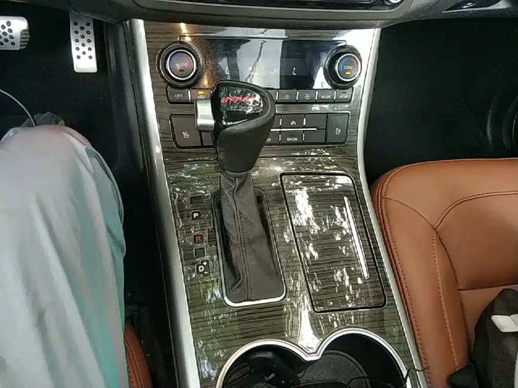 Haval H8 2015 — фото 14