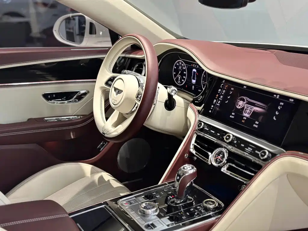 Bentley Flying Spur 2024 — фото 12