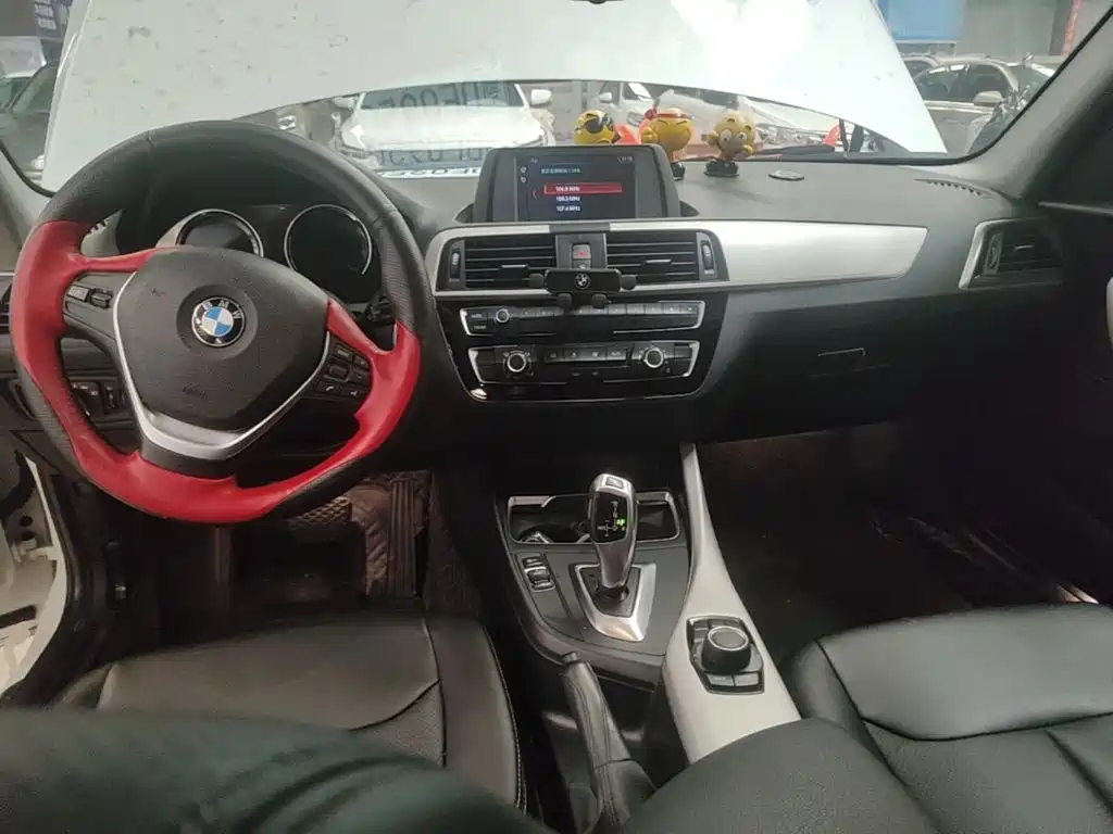 BMW 1 Series 2018 — фото 10