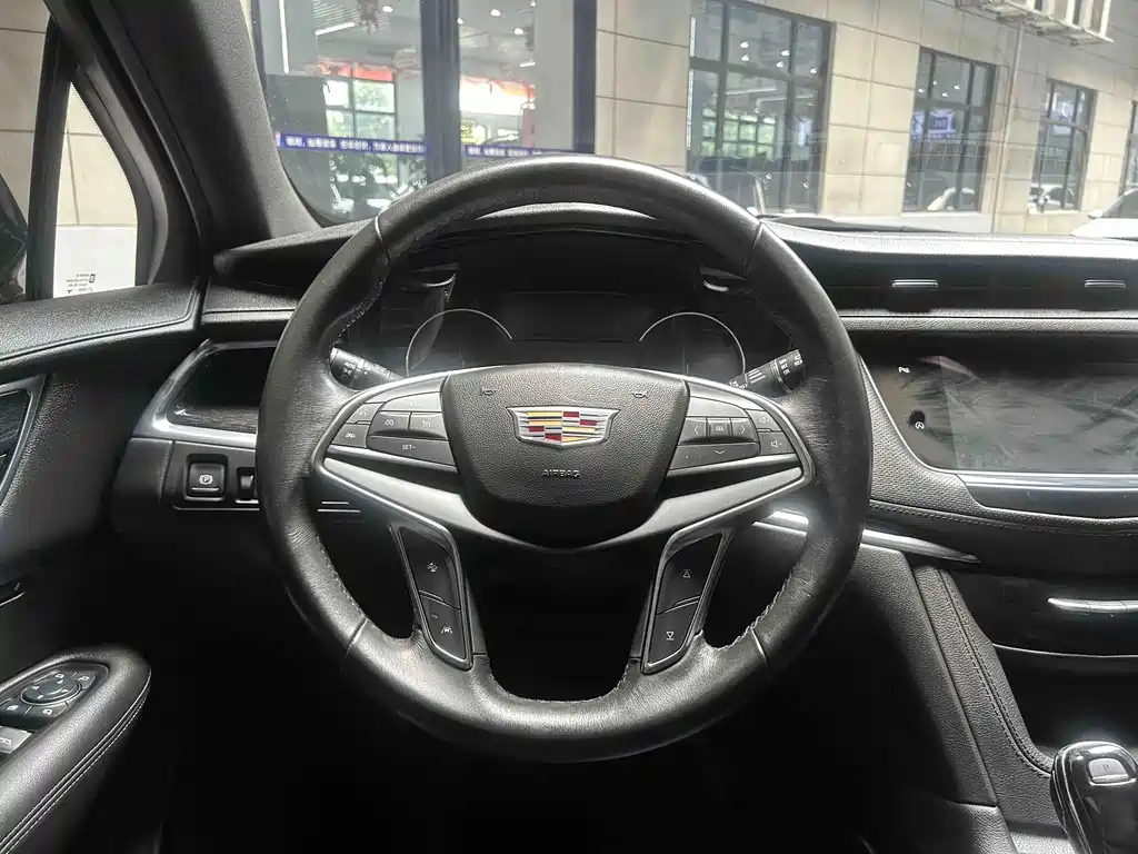 Cadillac XT5 2022 — фото 12
