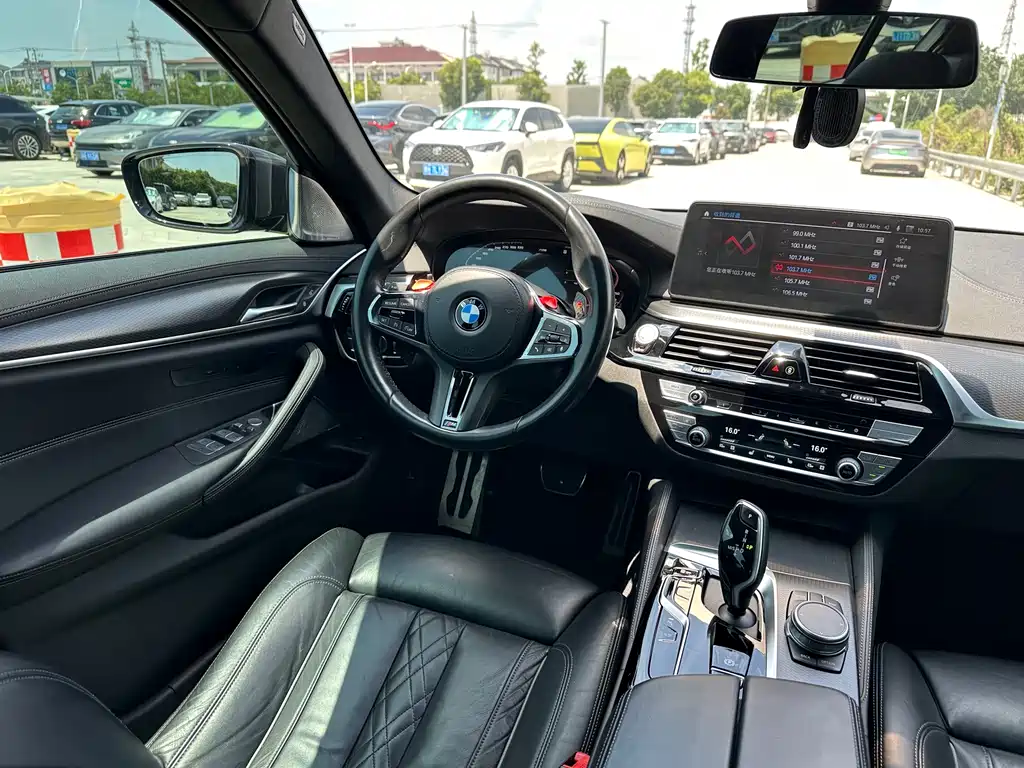 BMW 5 Series 2021 — фото 14