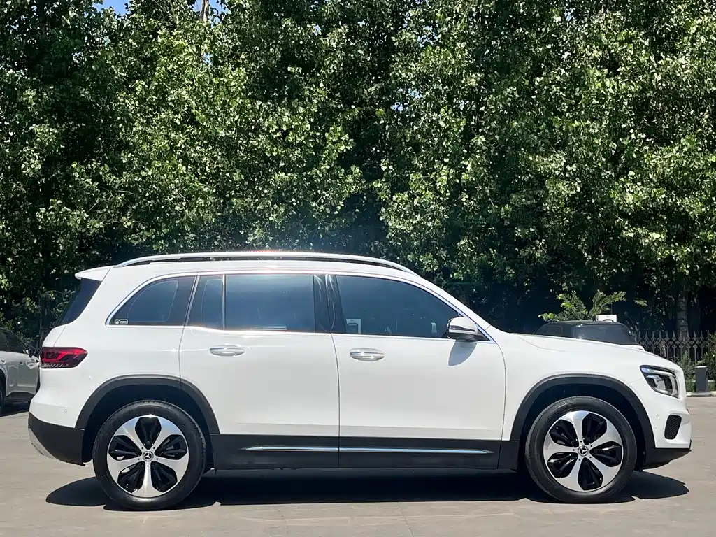 Mercedes-Benz GLB 2023 — фото 4