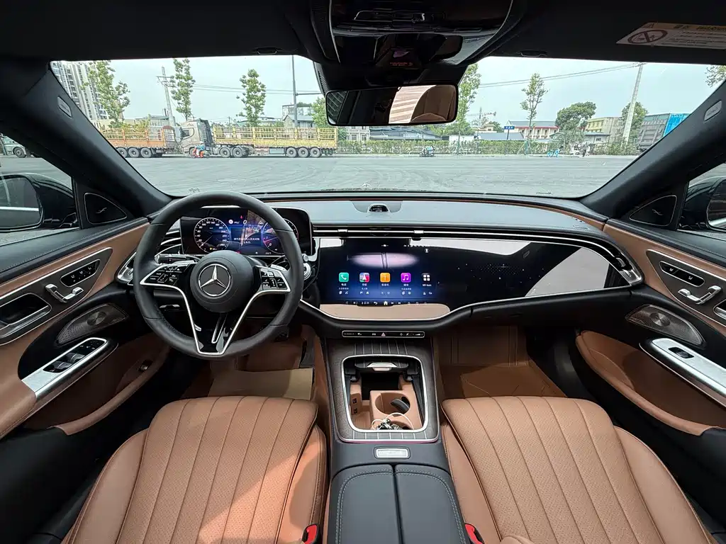 Mercedes-Benz E-Class 2025 — фото 15