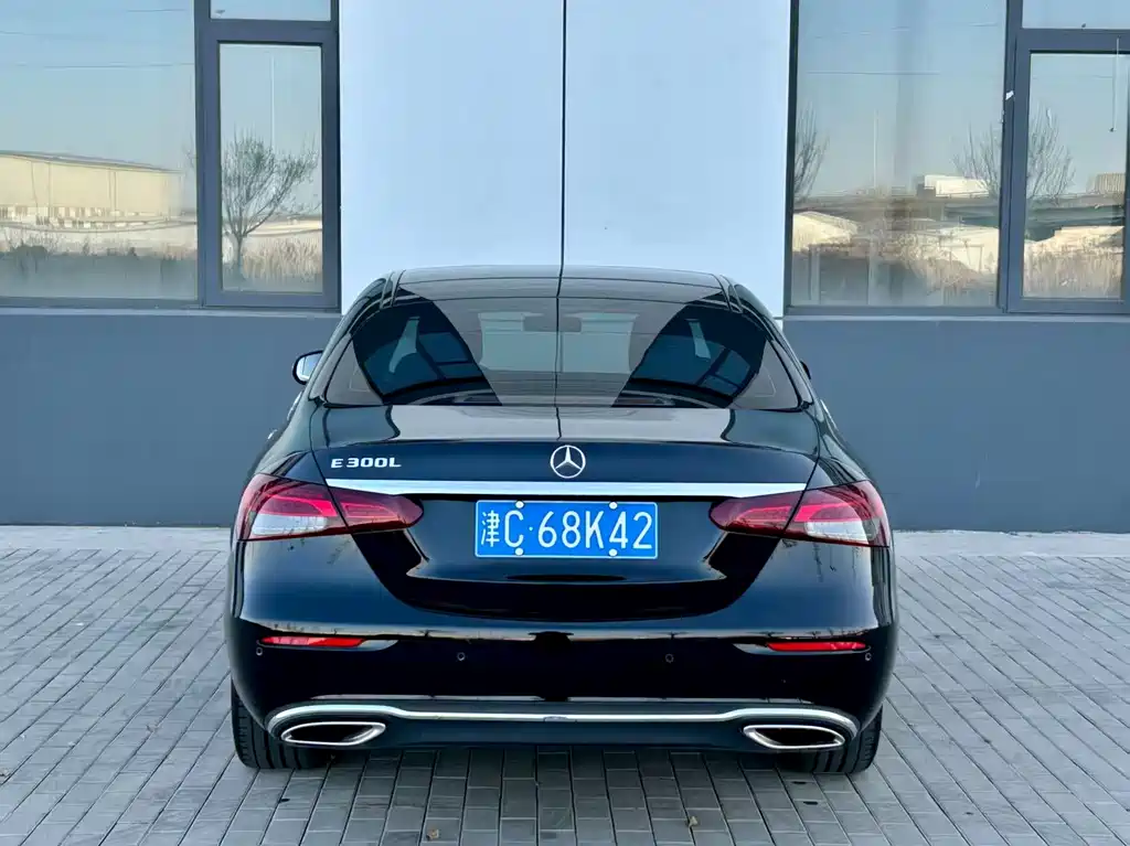 Mercedes-Benz E-Class 2023 — фото 3