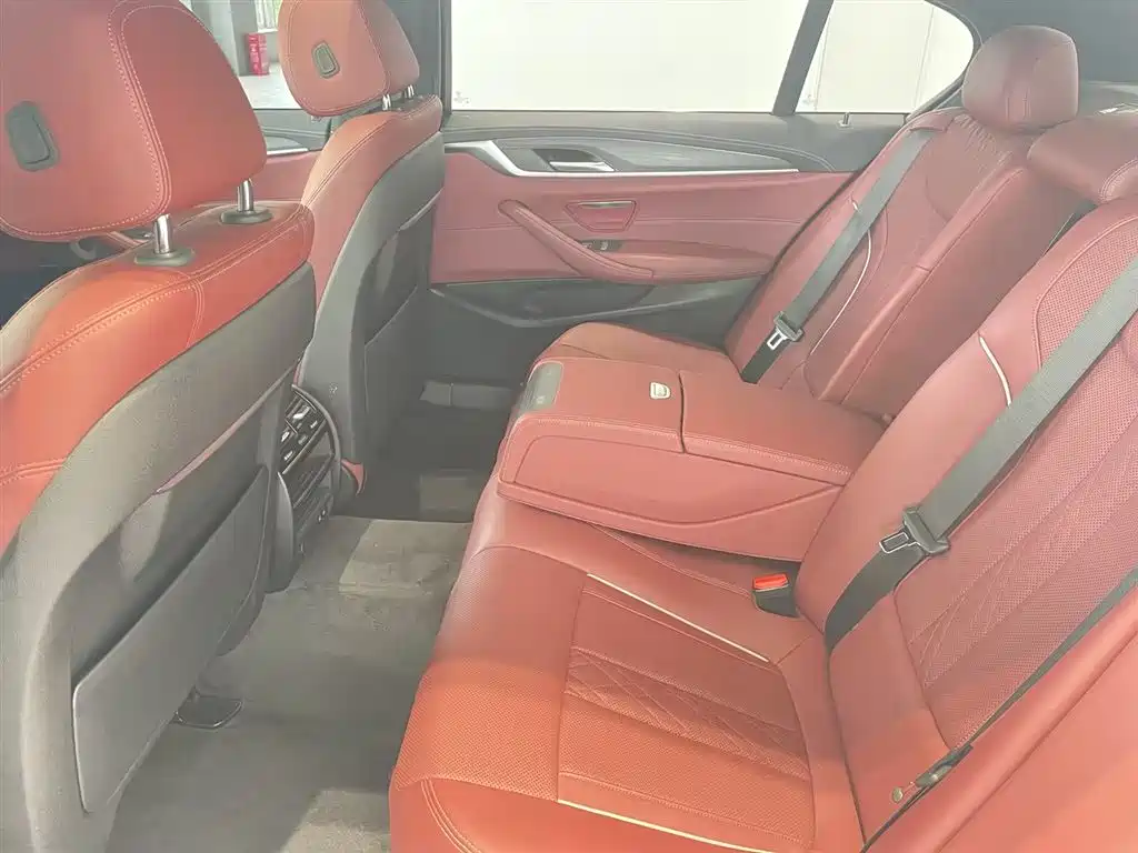 BMW 5 Series 2021 — фото 16