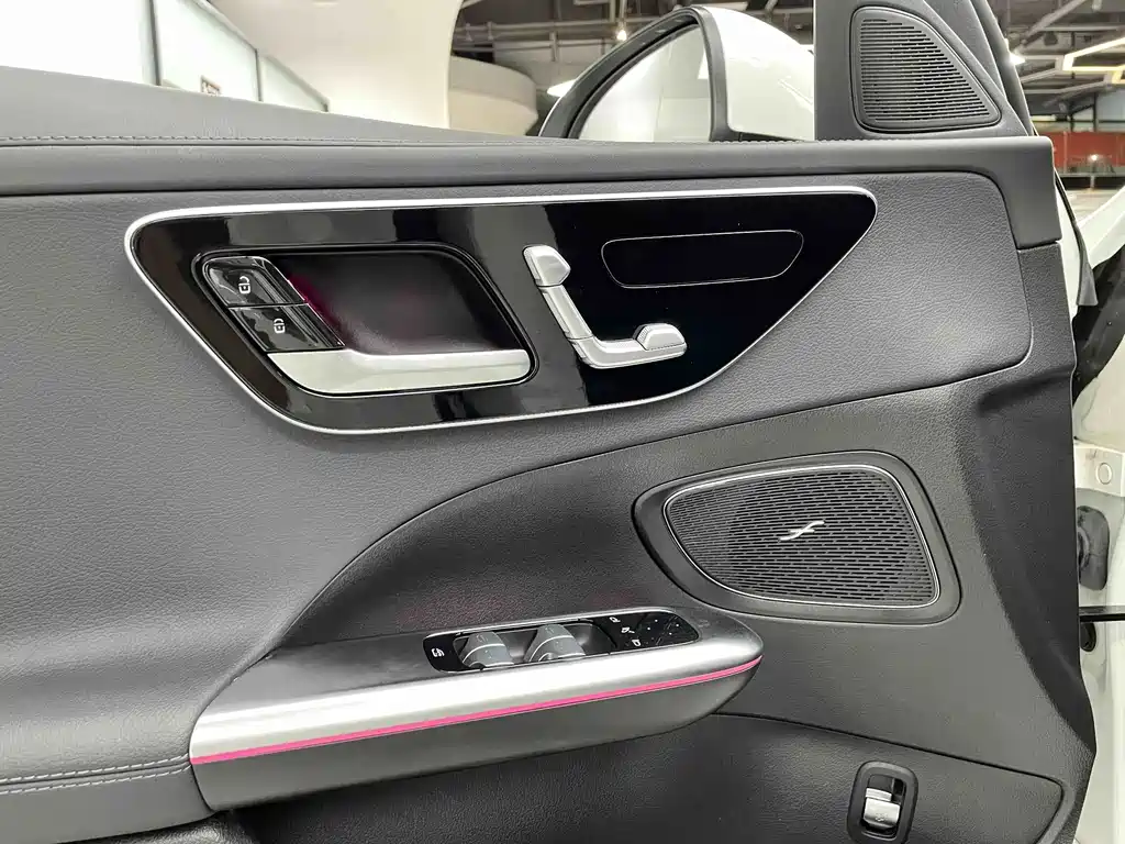 Mercedes-Benz C-Class 2024 — фото 16